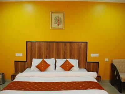 Didi Hotel Lucknow Extérieur photo